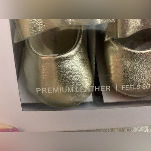 Baby Girl Gold Leather Shoes, 0-3 months by Robeez, NIB - Picture 8 of 8